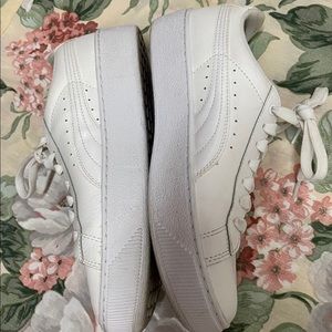 White Puma Vikky Platform Sneaker